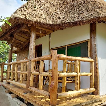 Songbird Safari Lodge & Campsite Katunguru エクステリア 写真