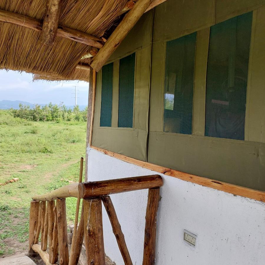Songbird Safari Lodge & Campsite Katunguru エクステリア 写真