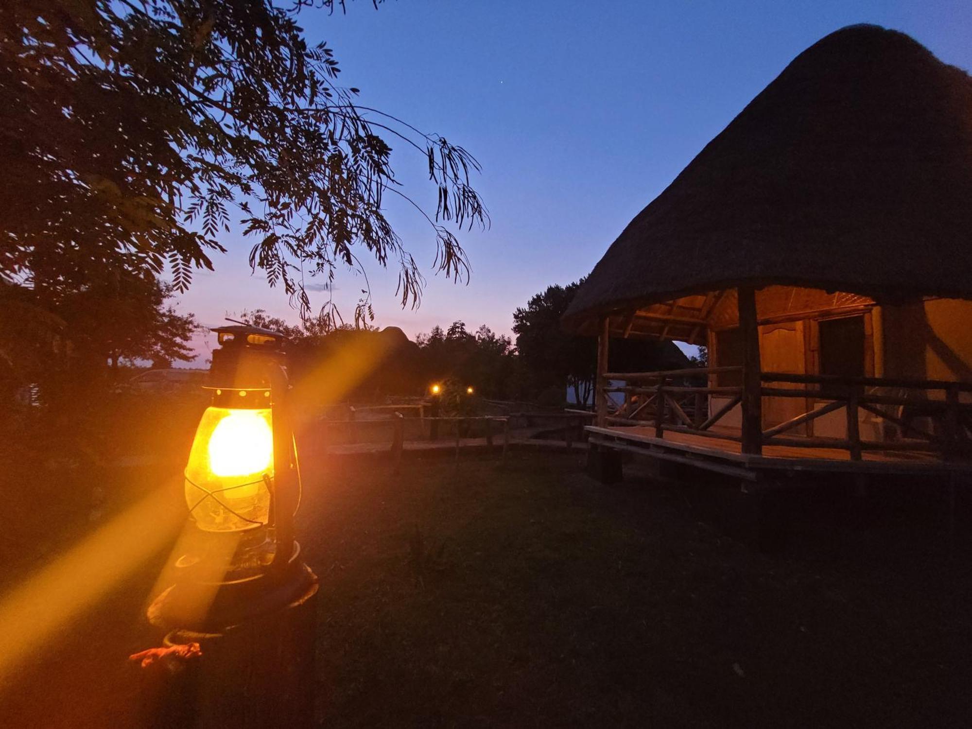 Songbird Safari Lodge & Campsite Katunguru エクステリア 写真