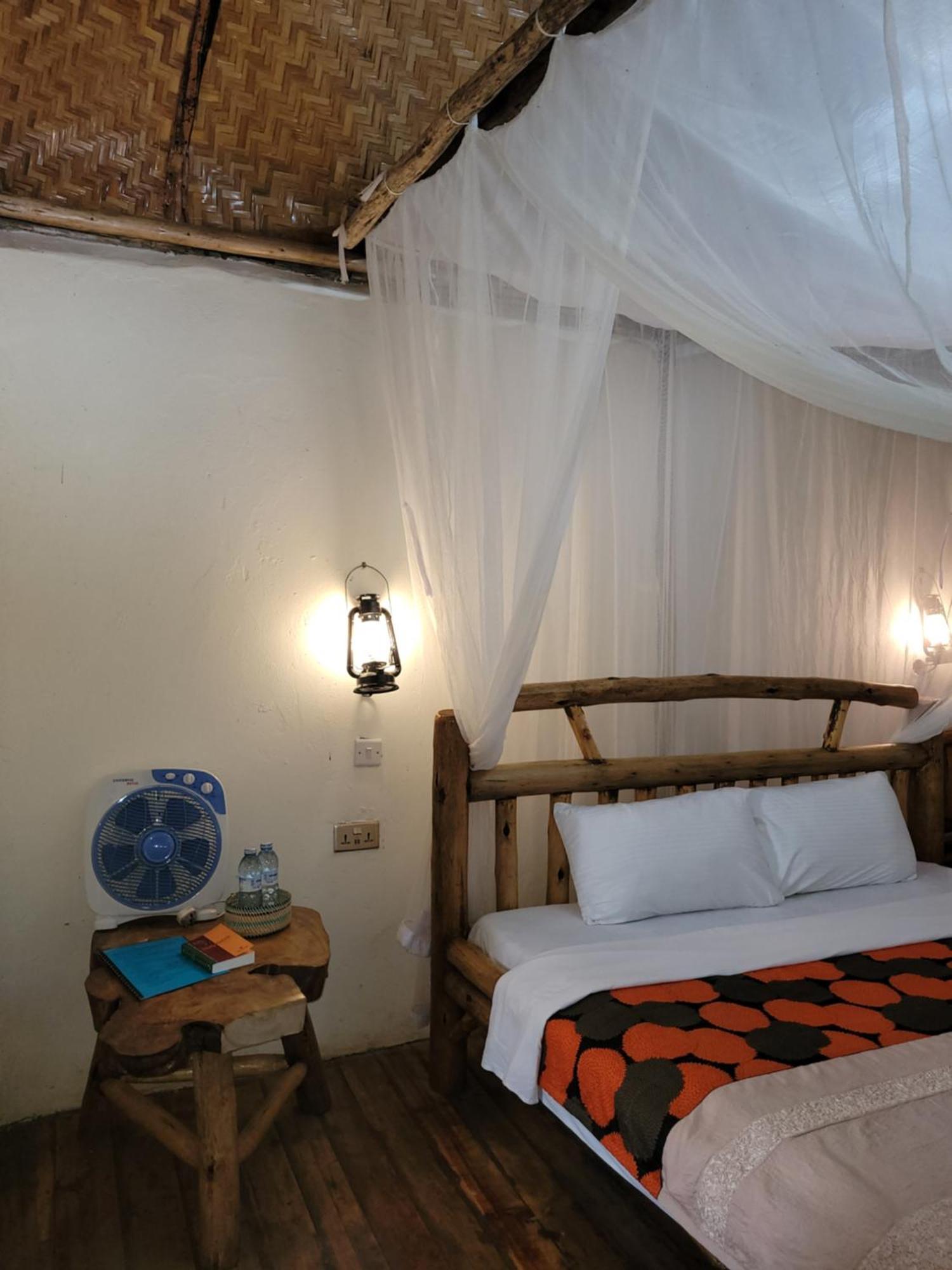 Songbird Safari Lodge & Campsite Katunguru エクステリア 写真
