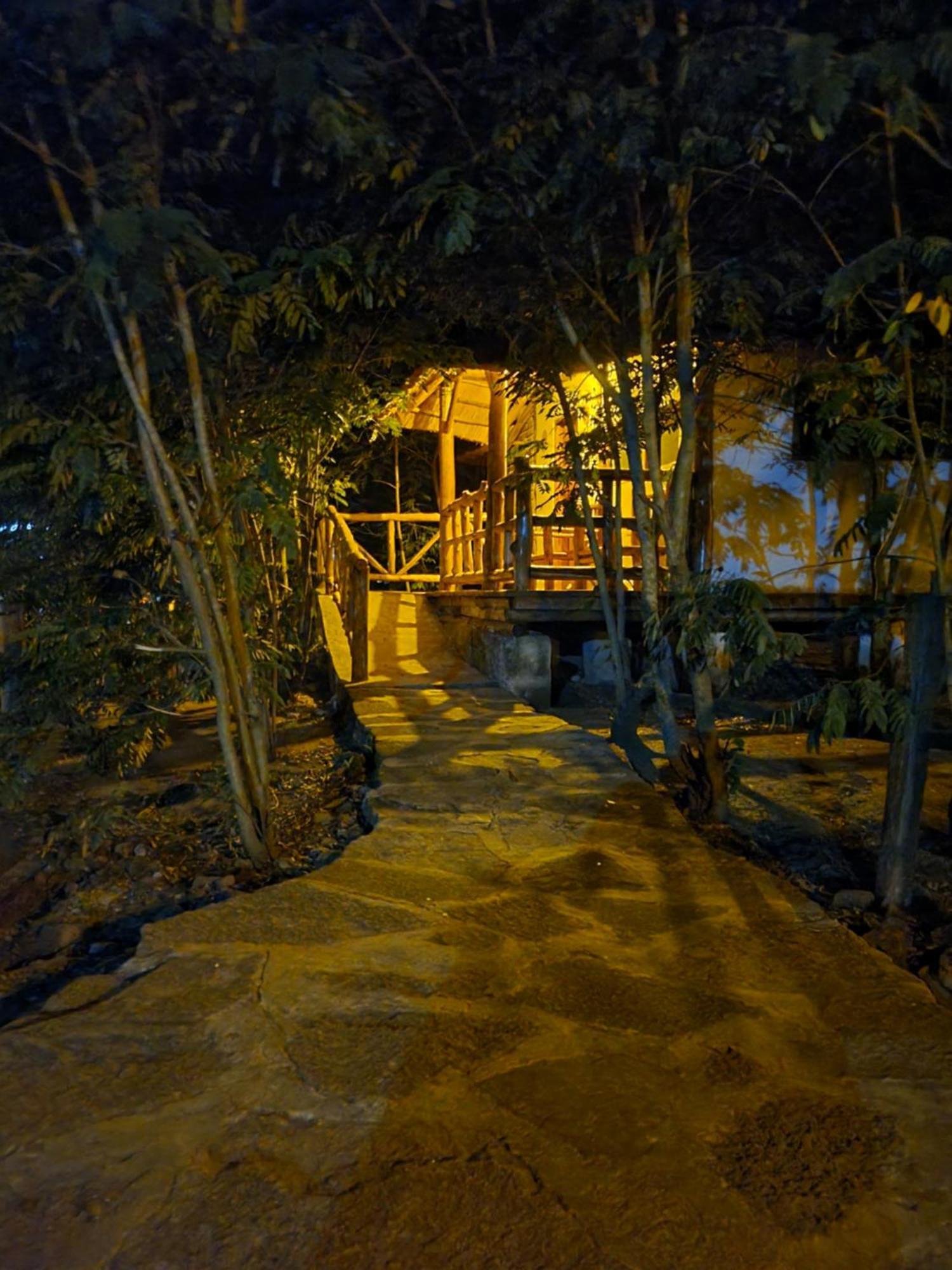 Songbird Safari Lodge & Campsite Katunguru エクステリア 写真